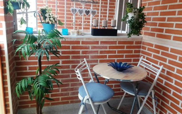 AMAZING SUNNY FLAT WITH BALCONY POOL two MINS FROM THE BEACH