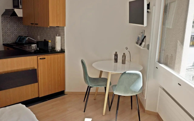Helles & schickes Studio für 2 Pers, zentral C5