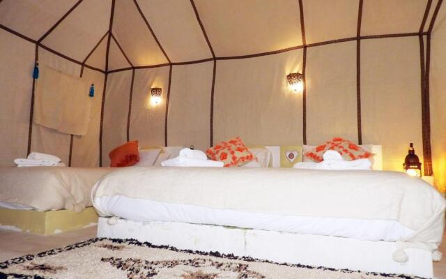 Room in Lodge - Sleep In Luxury Tent In Desert !