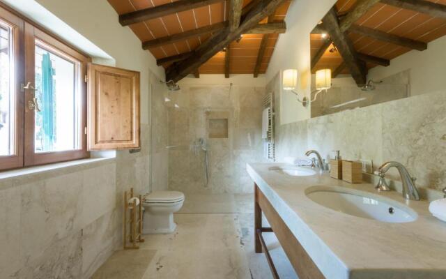 3bdrm luxury Apartment in Tuscan Villa,Private Estate, shared Swimmingpool