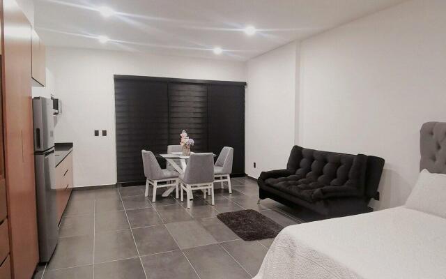Moderno loft, a 1/2 cuadra de malecón, con alberca.