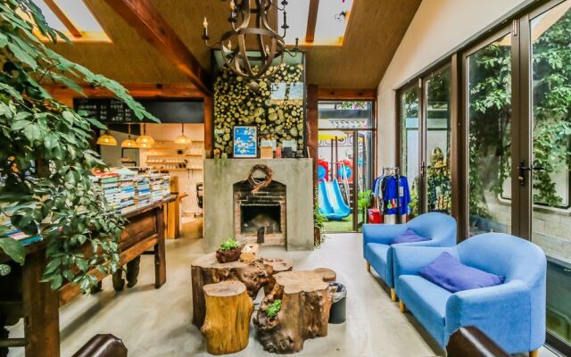 Zizai Garden Traveling with Hotel