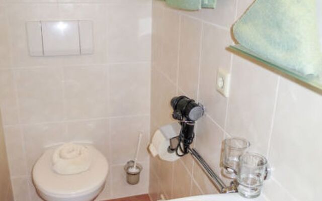 Sesselebenerhof 12821