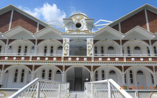 Satraco Royal Hotel