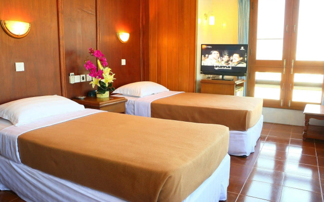 Royal City Hotel