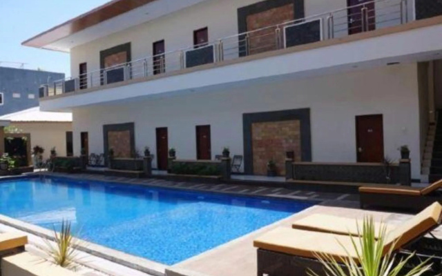 Go Hotel Maumere – Pool – Maumere