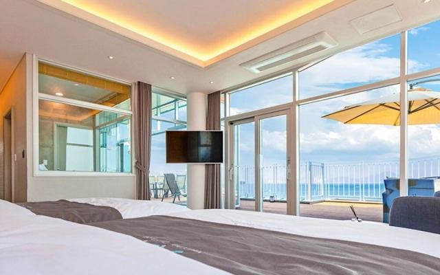 Yeosu Marine Terrace Poolvilla
