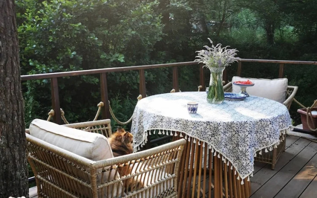 Sunny Wooden House on Creek, 30 Minutes Prague