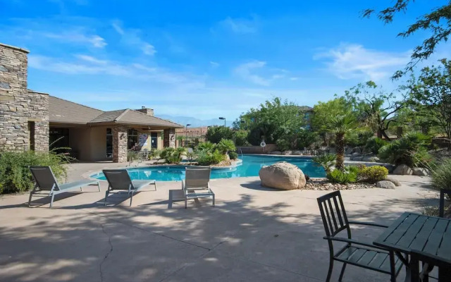 Touch of Class Stunning 5 Bdr!