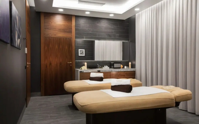 Heron Live Hotel