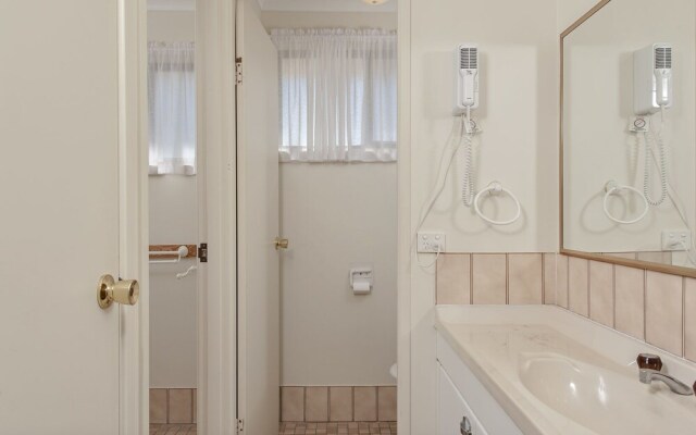 The Breakers, 16A Government Road