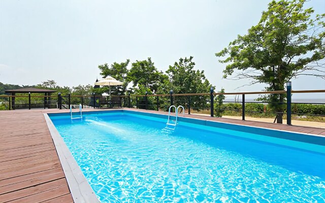 Daebudo Sun On Bee Pension