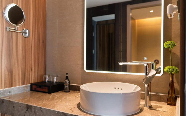 Homeinn Plus Hotel (Wuxi Luoshe Huishan High-Speed Railway Station)