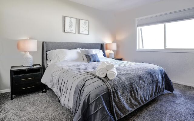 The Overbrook 2BR Pet-friendly Condo Lake Geneva