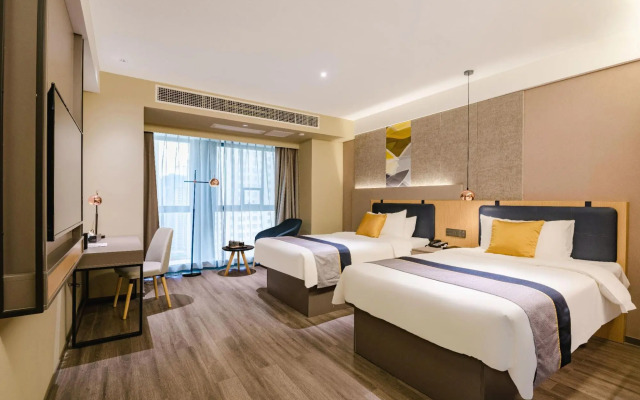 Homeinn Selected Hotel (Zhumadian High-speed Railway West Station)