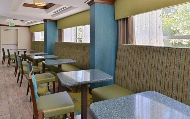 Holiday Inn Express Hotel & Suites River Park by IHG