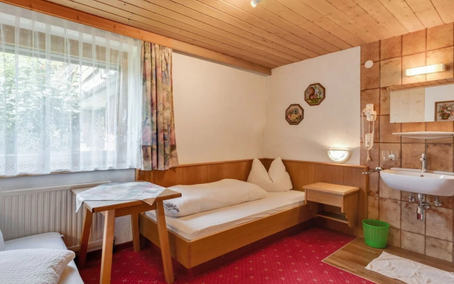 Spacious Apartment in Kappl