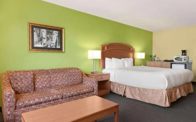 Days Inn And Suites - Thompson