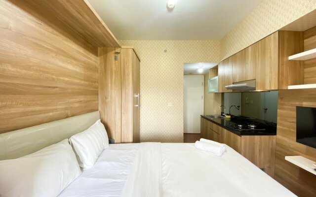 Cozy Stay Studio Room At Springlake Summarecon Bekasi Apartment