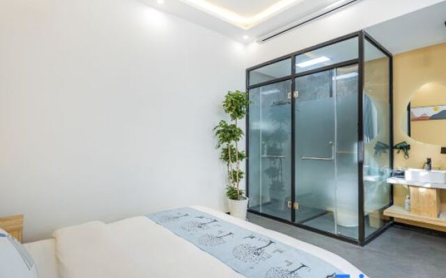 Qiqi Huaxi Homestay (Qinglongxia Scenic Area)