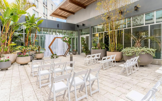 Aloft Jacksonville Tapestry Park