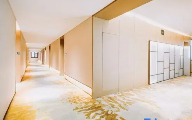 H Crystal Hotel (Gaoping Sanguan Center Yandi Park)