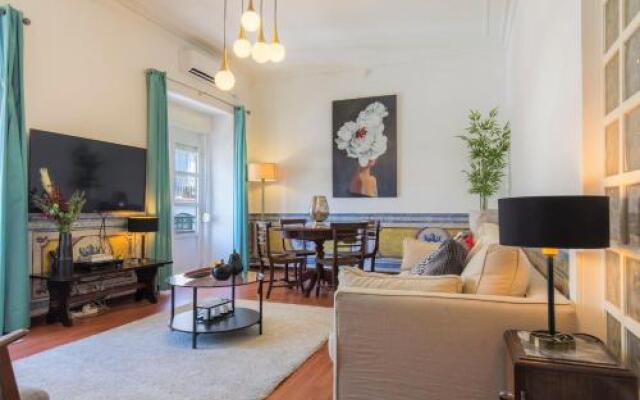 Charming Chiado 2Bedr W/Balcony And View