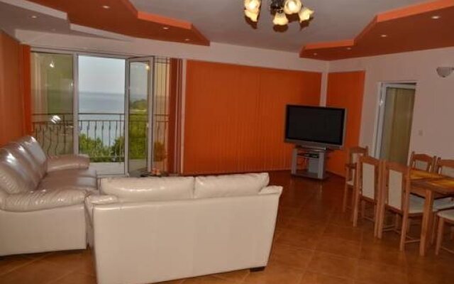 The House Guest House