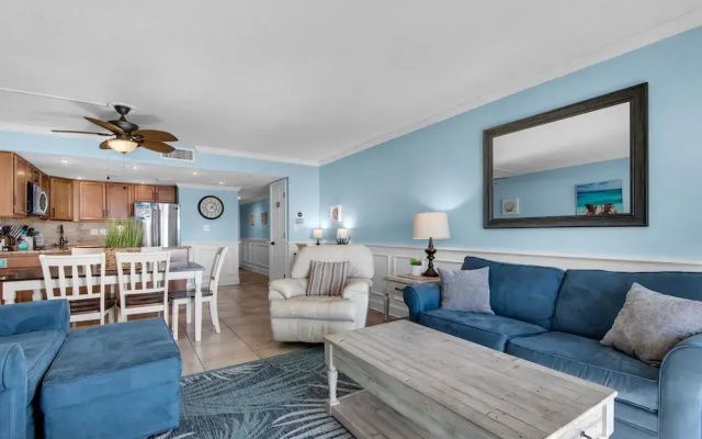 Holiday Surf and Racquet Club 319