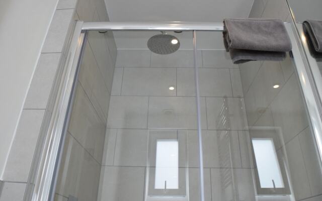 Modern 2 Bedroom Apartment in Balham