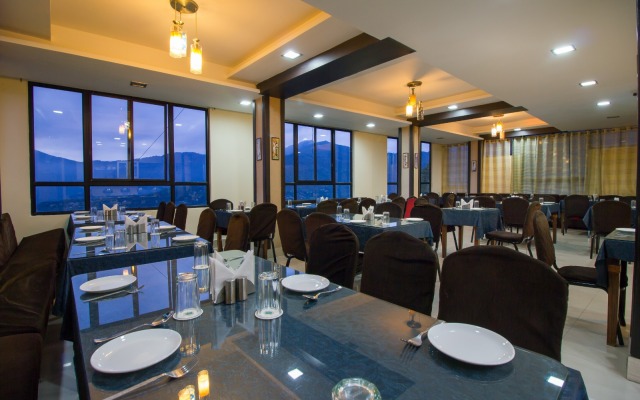 Jain Group Crown De La Cruz