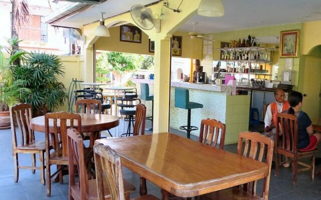 New Dao Café