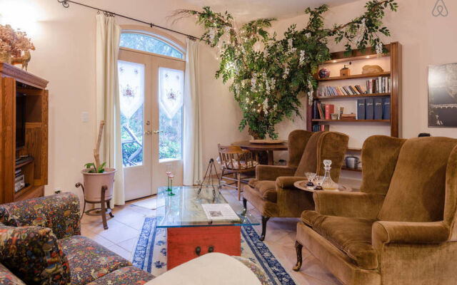 Auberge de Seattle, French Country Inn