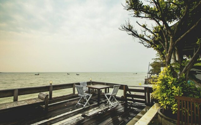 Sight-Seaing At Phala Beach