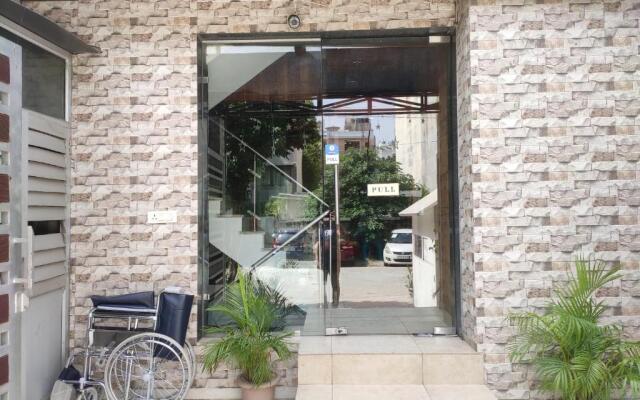 Hotel Jashn Inn near Apollo Hospital