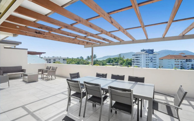 Belle Escapes - 404 The Edge Penthouse with Water Views