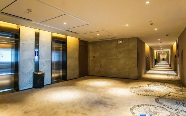Yijia Bauhinia Hotel