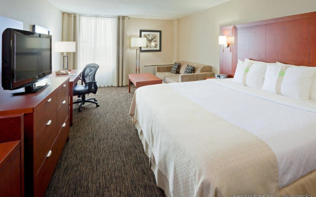 Holiday Inn Oakville Centre by IHG