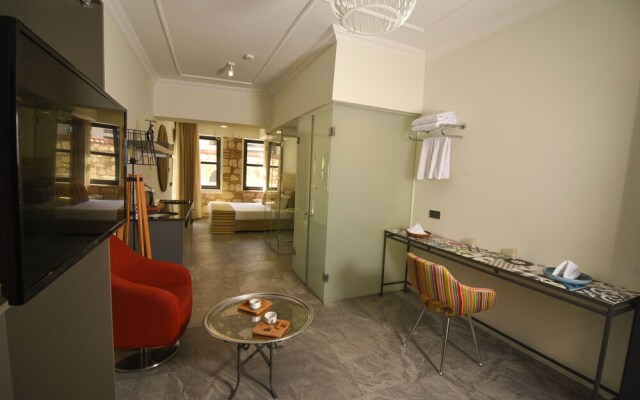 Warm Studio Flat with Patio LOTUS