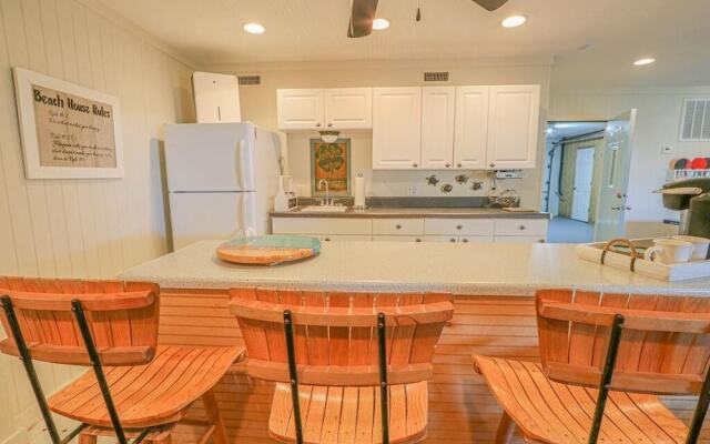 Salty Paradise 4 Bedroom Home by RedAwning