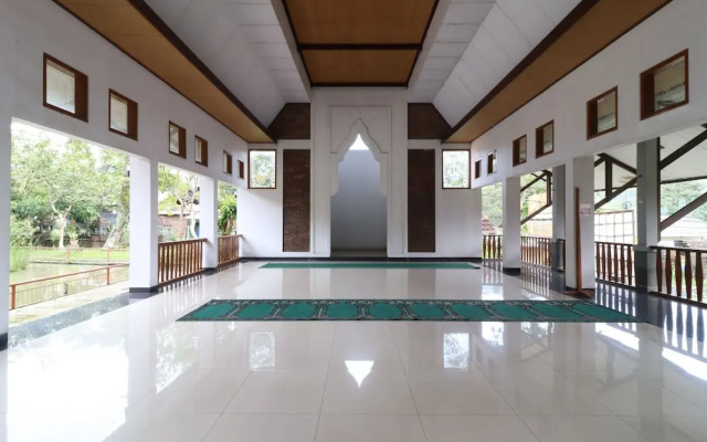 Kampung Pa'go Resort Hotel By Zuzu