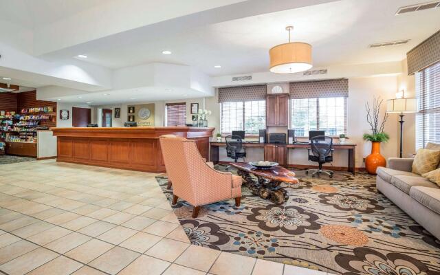 Comfort Suites Airport