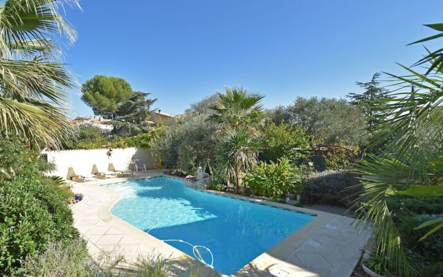 Modern villa in Cournonterral, with large garden, private pool and terrace