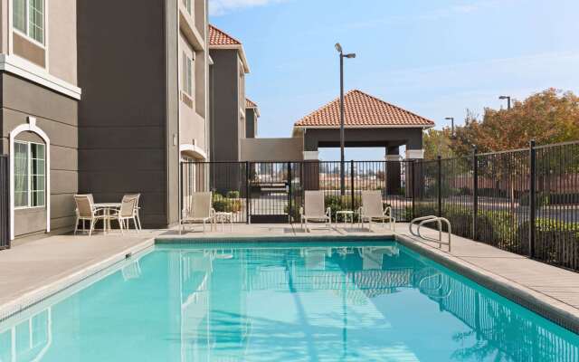 La Quinta Inn & Suites by Wyndham Fresno Northwest