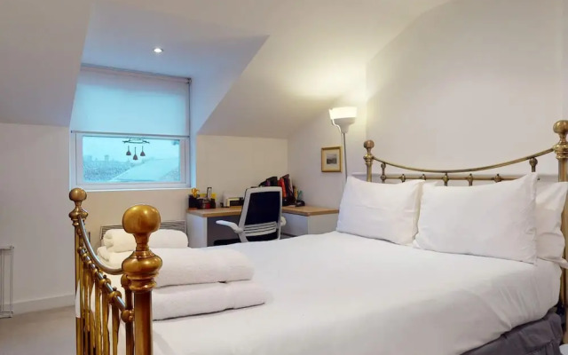 Wonderful Shepherds Bush Gem