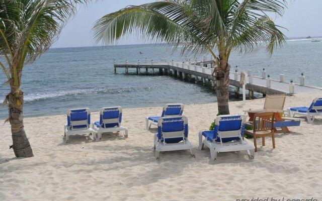 Castaways Cayman Beach Resort