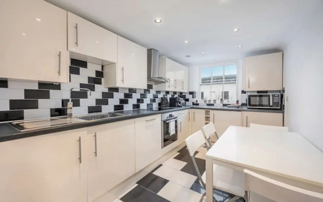 Above Beyond - Fitzrovia - by Frankie Says