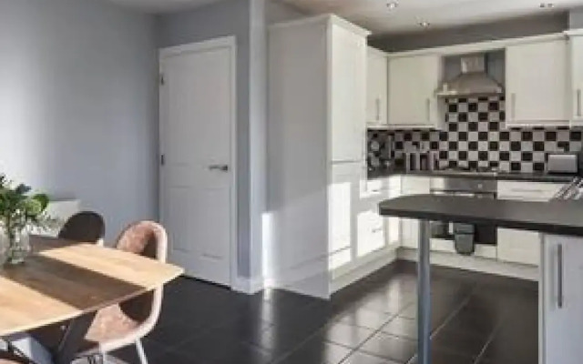 Host Stay Tibshelf House