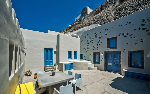 Luna Santorini Suites