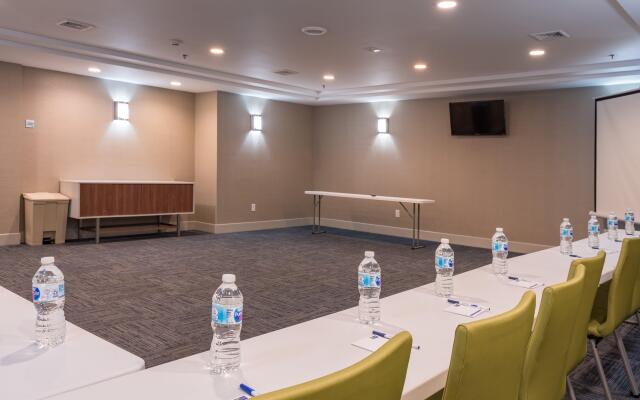 Holiday Inn Express Newington - Hartford, an IHG Hotel